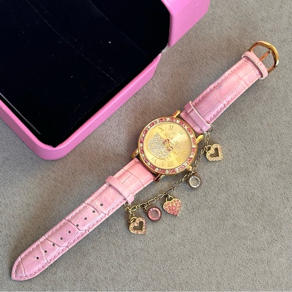 Sanrio Hello Kitty Watch with removable bracelet - Picture 8 of 9